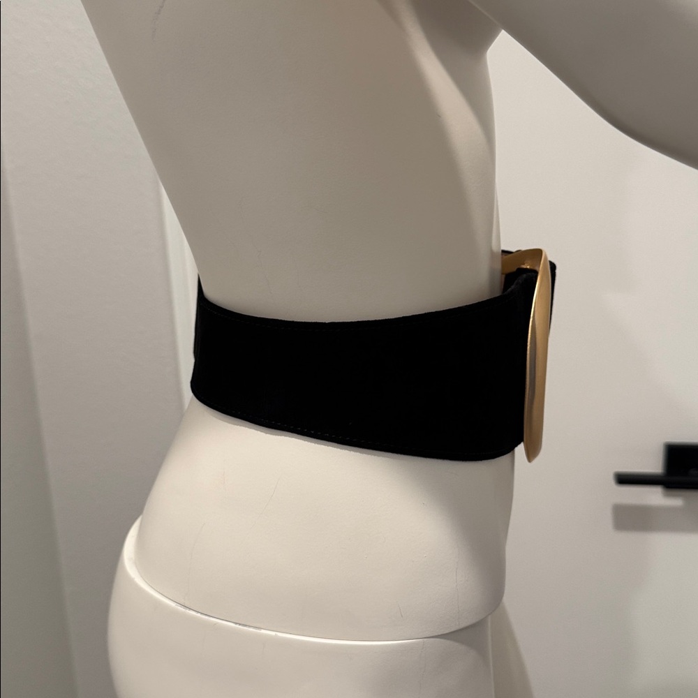 Vintage Donna Karan wide black suede belt with a large gold-tone buckle - Picture 2 of 12